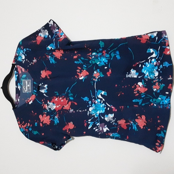 Butter Soft Scrub Medical Professional Floral and Abstract Patterned Bundle 4 - Picture 5 of 13